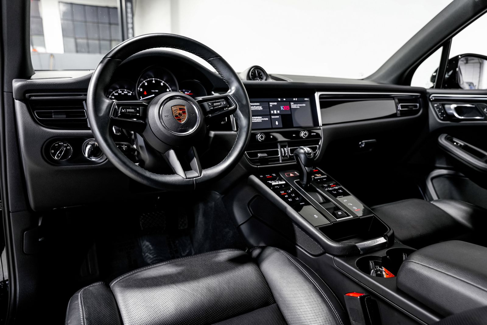 2024 Porsche Macan Base — photo 9