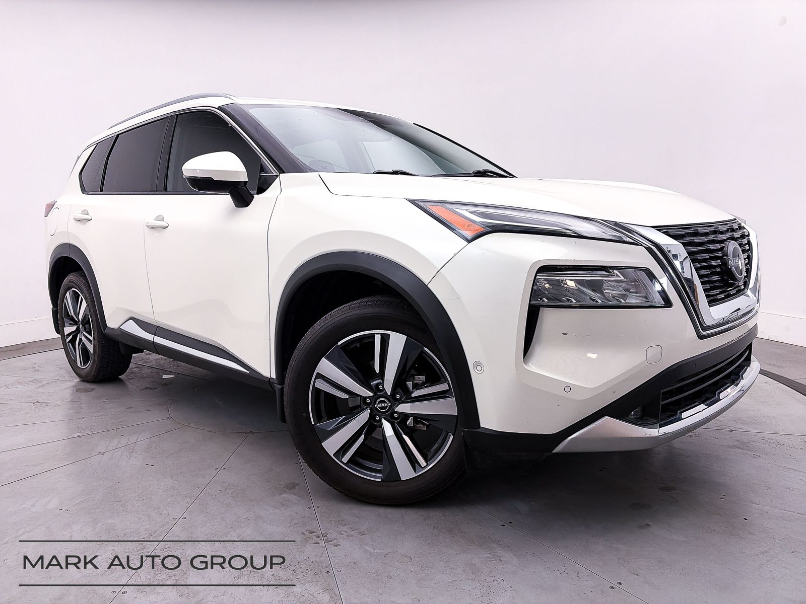 Pearl White Tricoat 2022 Nissan Rogue Platinum FWD SUV / Crossover Front-Wheel Drive Continuously Variable Transmission