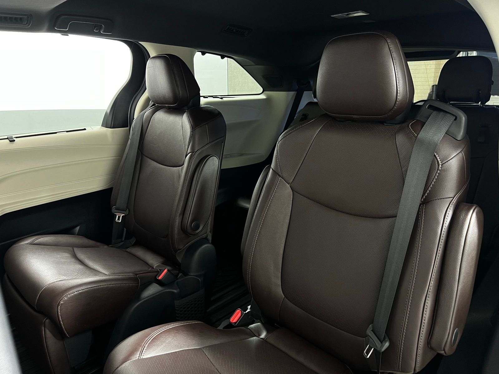 2022 Toyota Sienna Platinum 9