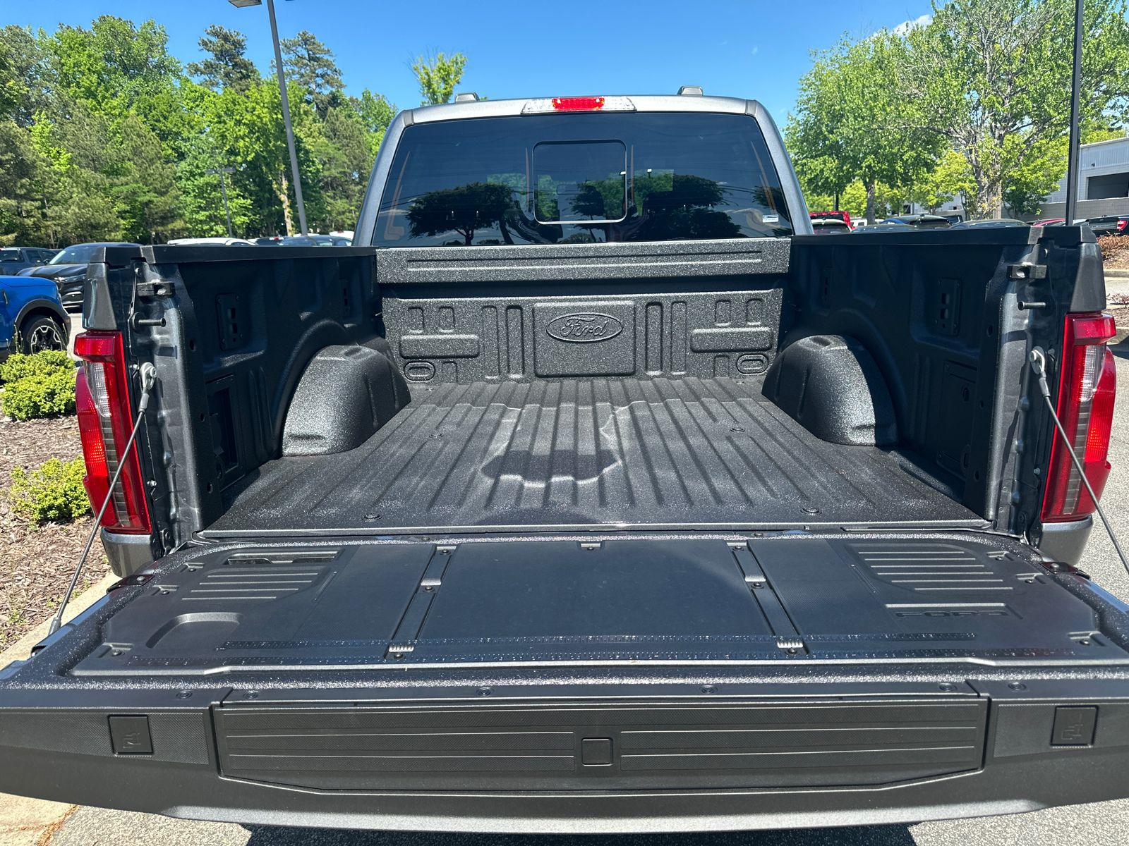New 2026 Carbonized Gray Metallic Ford XLT image 31