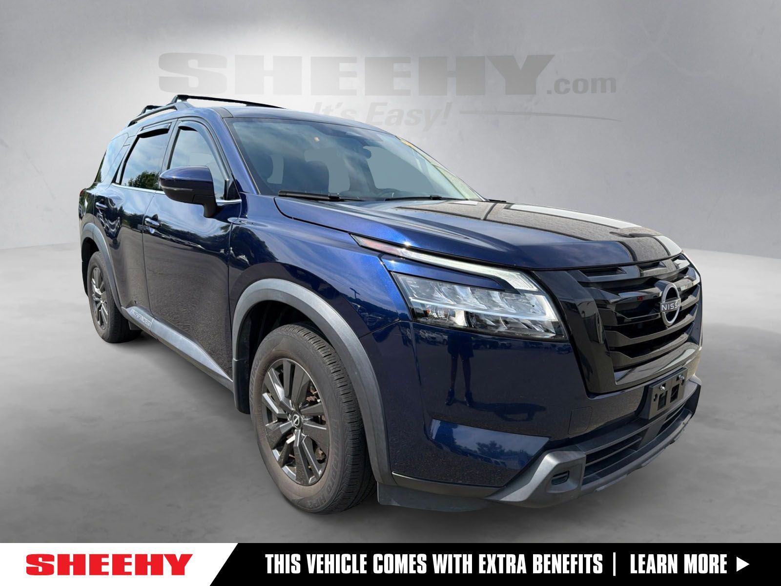 2022 Nissan Pathfinder SV