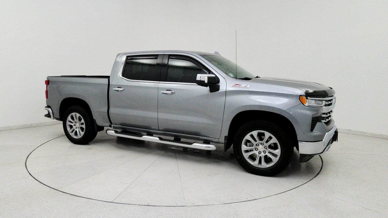 Used 2025 Gray Chevrolet LTZ image 9