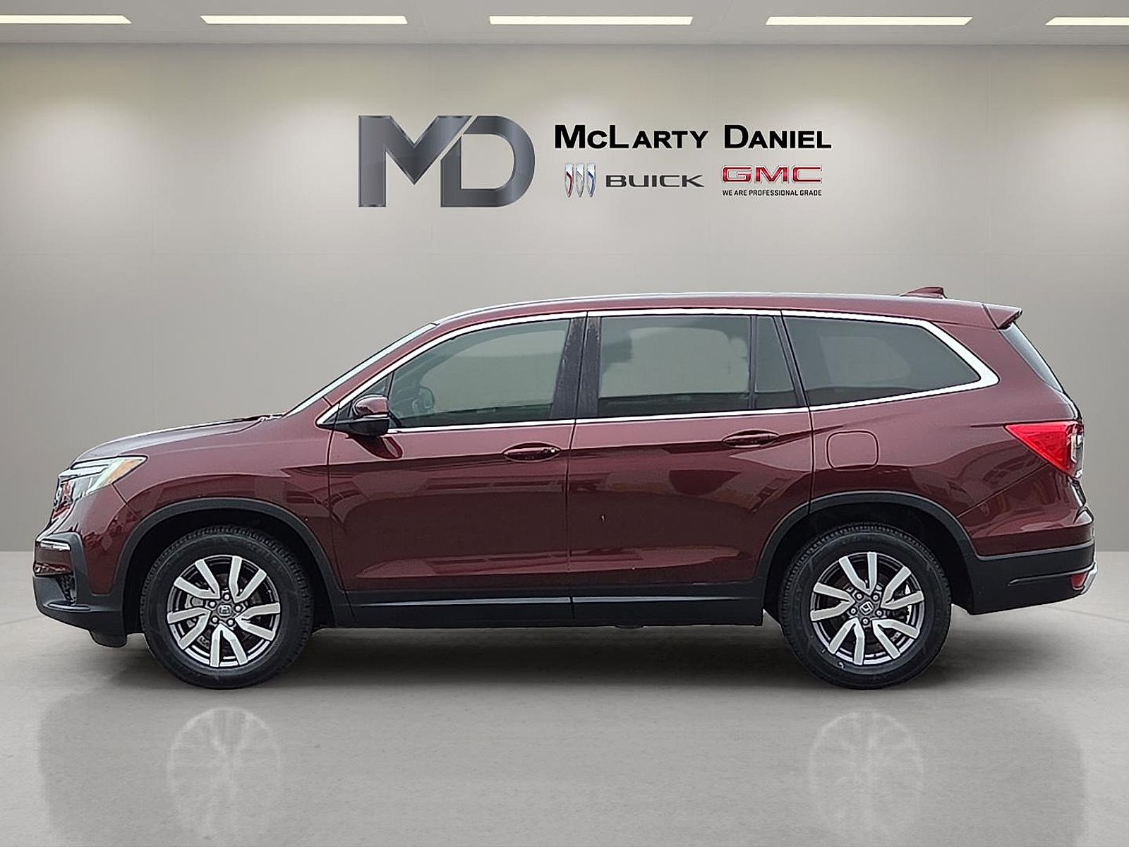 View vehicle photo 3