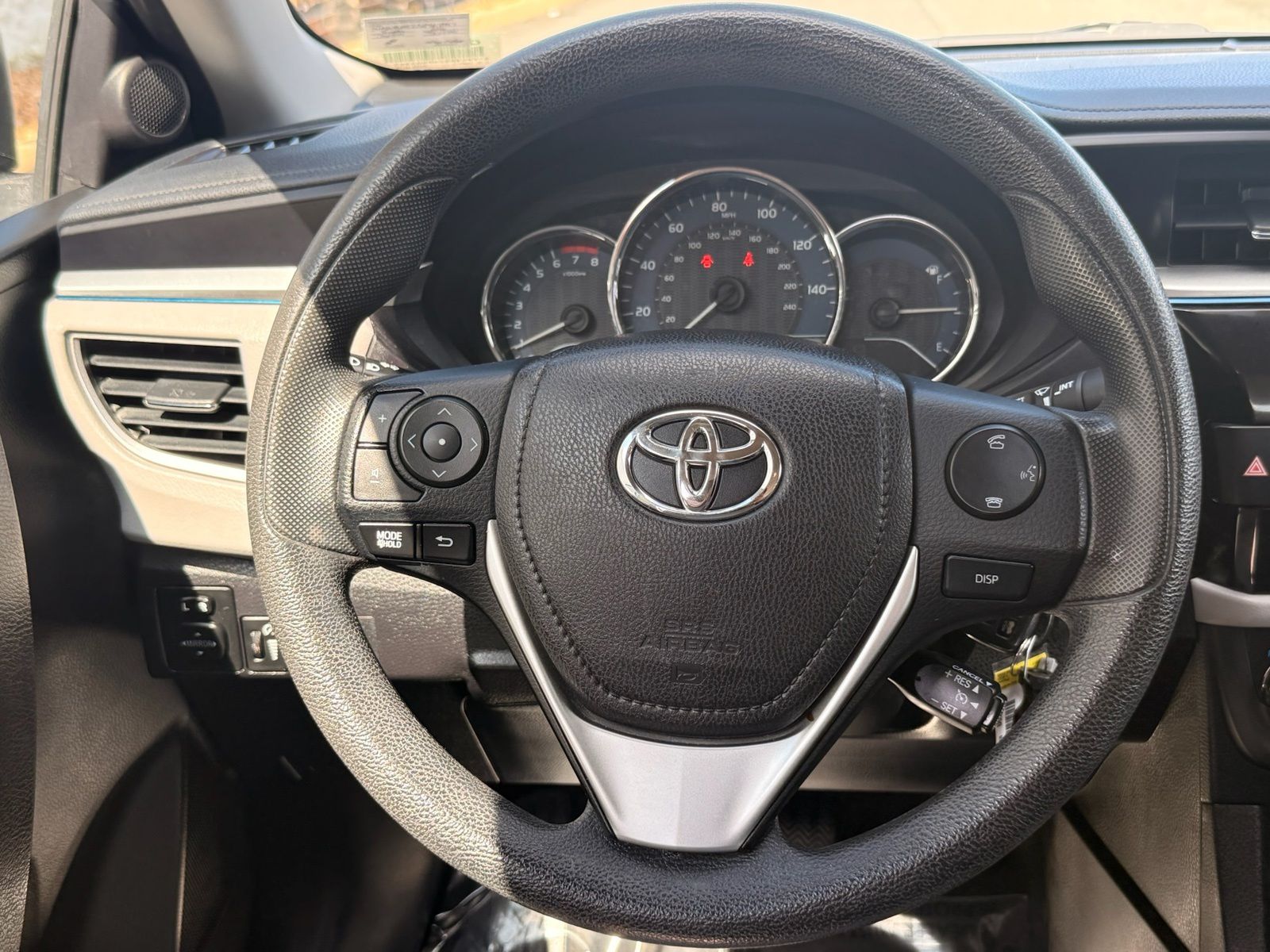 Used 2016 White Toyota LE image 20