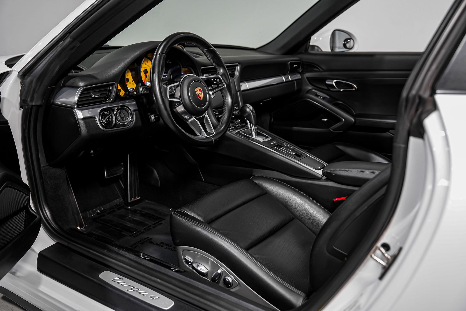 2017 Porsche 911 Targa 4 — photo 9