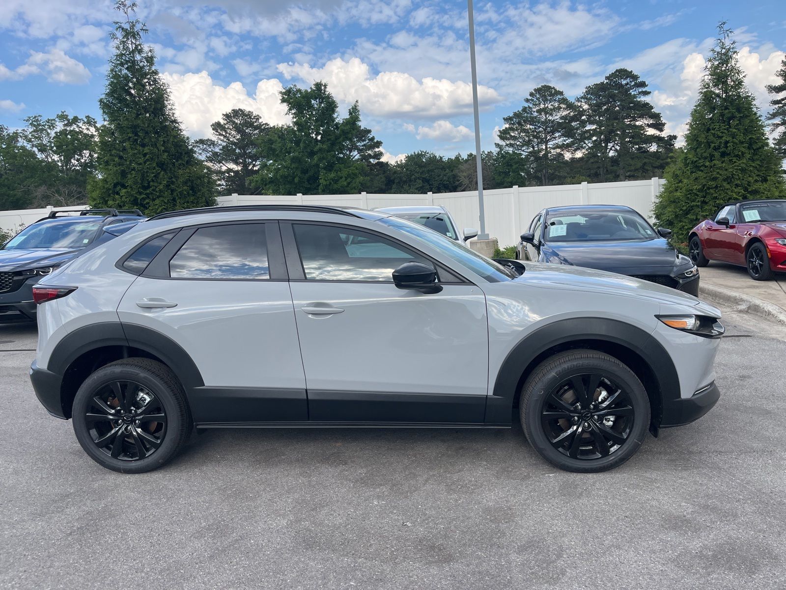 View vehicle photo 3