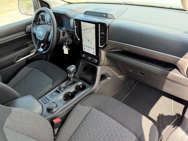 New 2025 Oxford White Ford XLT image 4