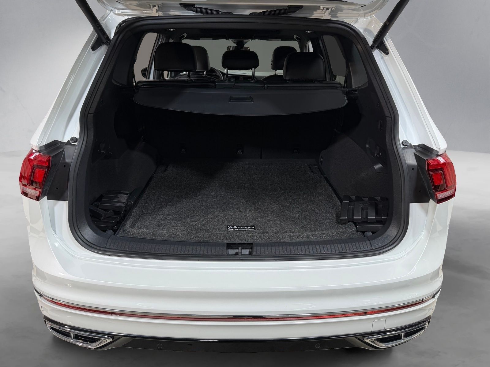 Used 2022  Volkswagen 2.0T SEL R-Line image 28