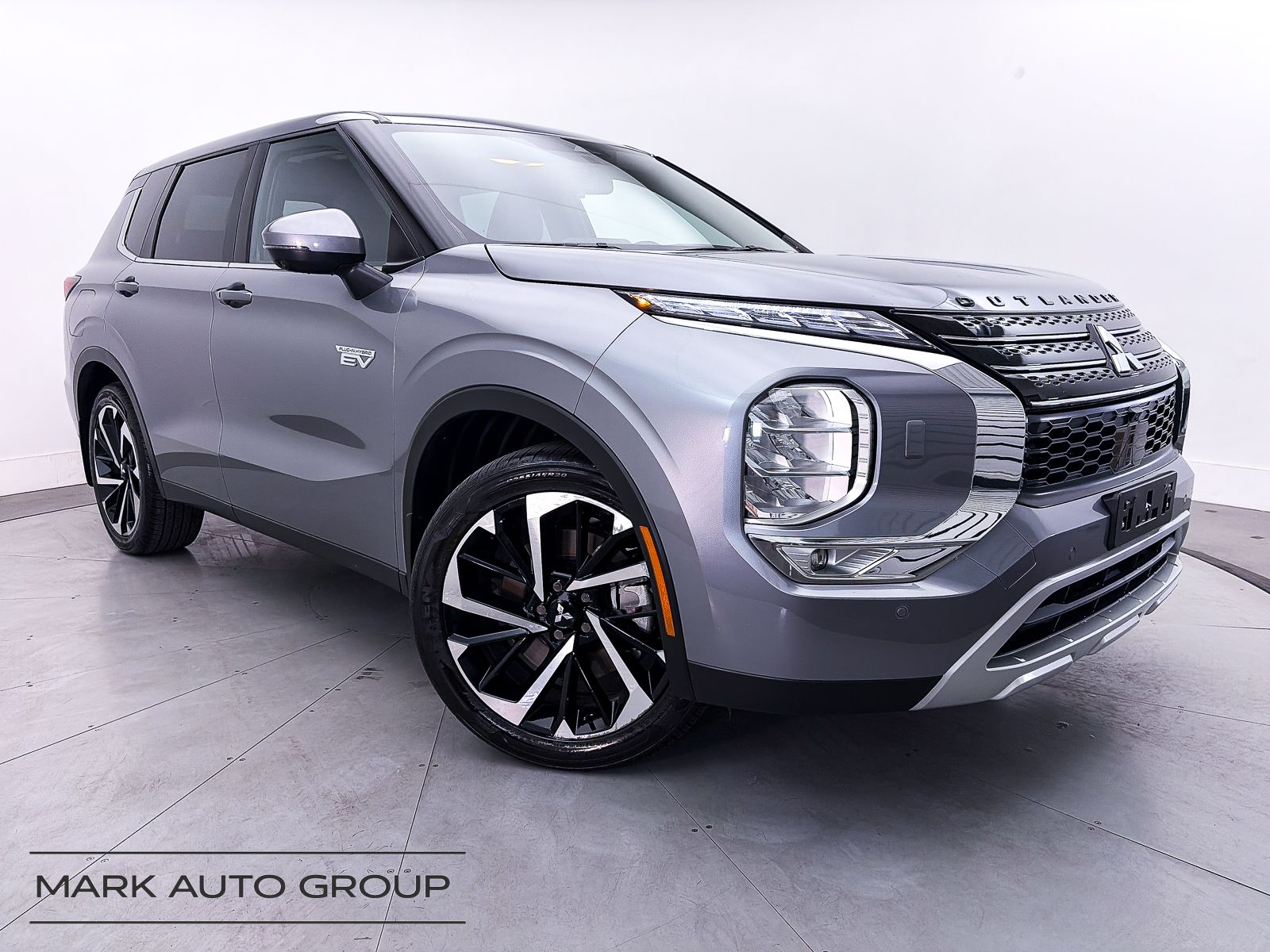 2023 Mitsubishi Outlander PHEV SE