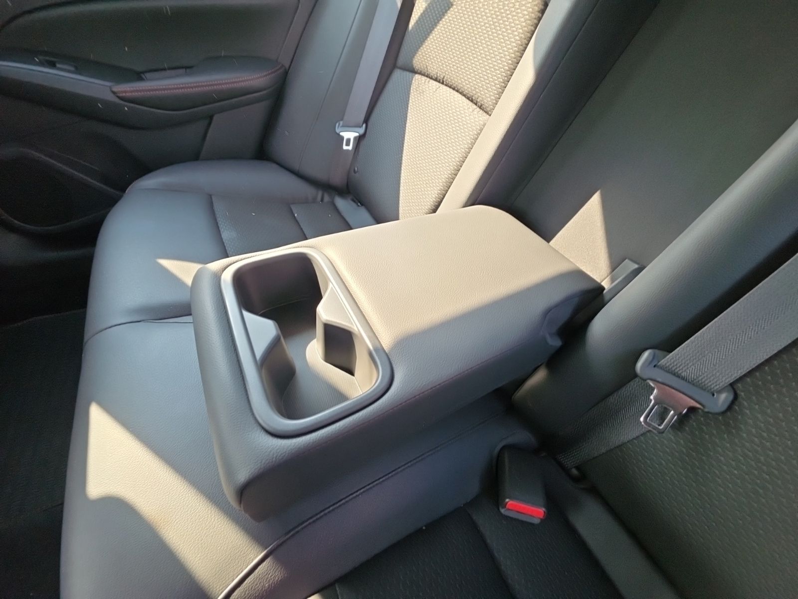 Used 2020 Black Nissan 2.5 SR image 23
