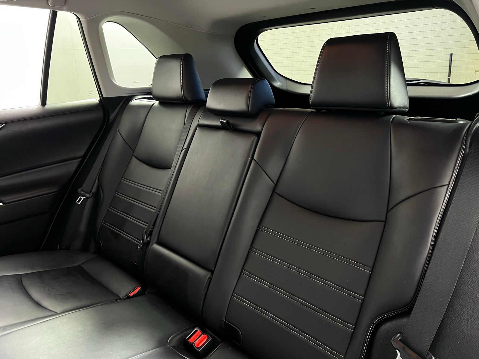 Thumbnail: 2020 Toyota RAV4 - 25