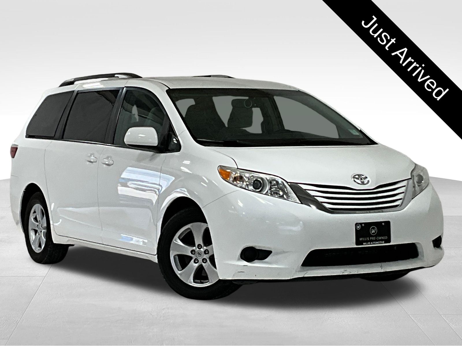 2016 Toyota Sienna XLE 7-Passenger Auto Access Seat