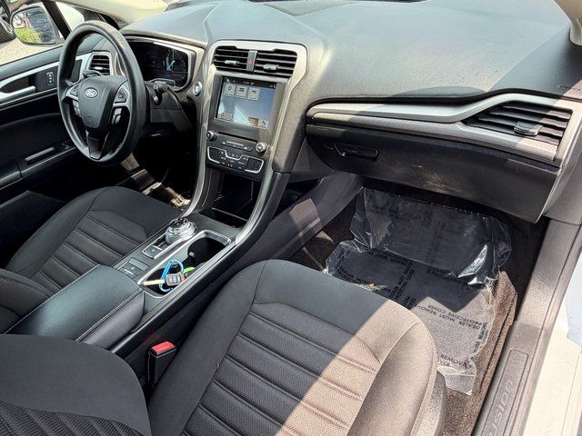 Certified Used 2018 Oxford White Ford SE image 34
