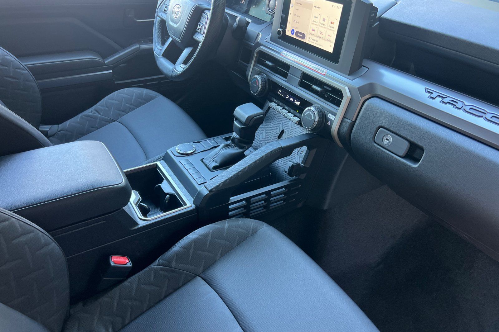 2025 Toyota Tacoma SR5 - Photo 17