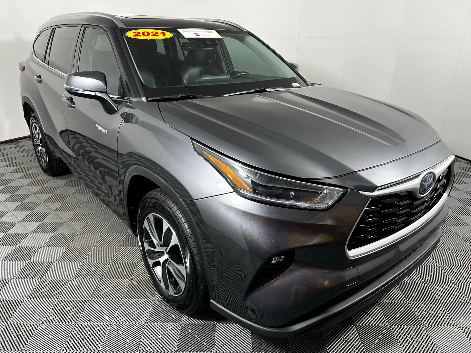 Thumbnail: 2021 Toyota Highlander - 3