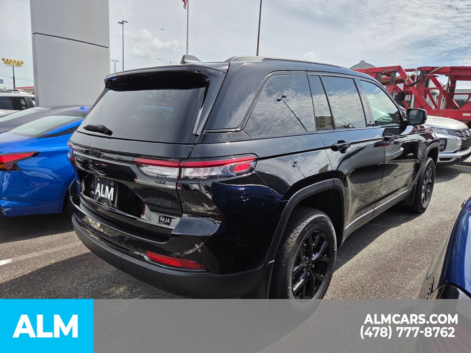 Used 2025 Black Jeep Altitude X image 16