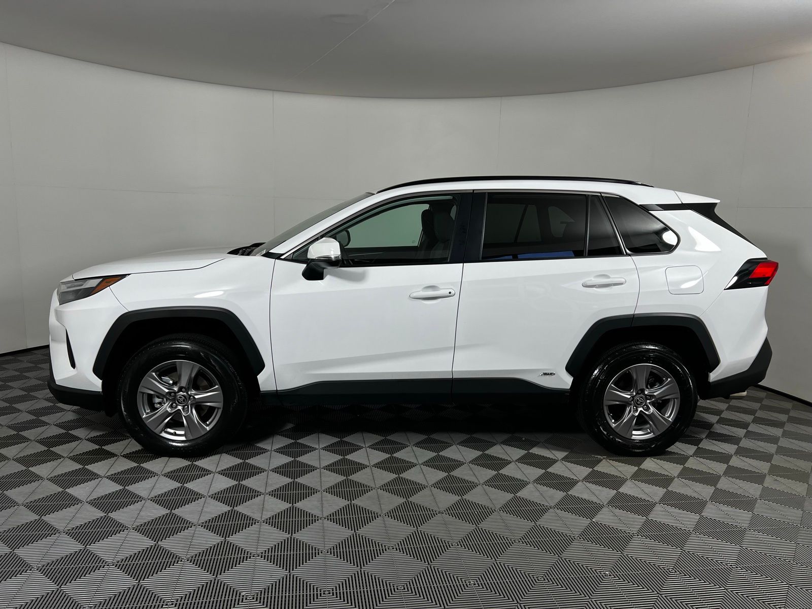 Thumbnail: 2025 Toyota RAV4 - 8
