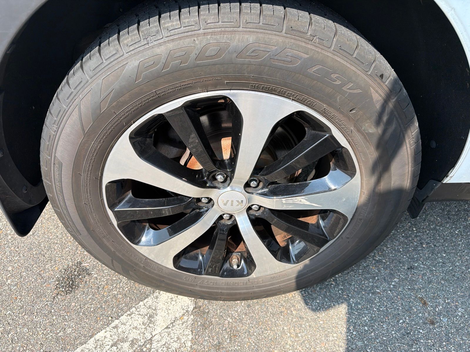 Used 2018 White Kia EX image 25
