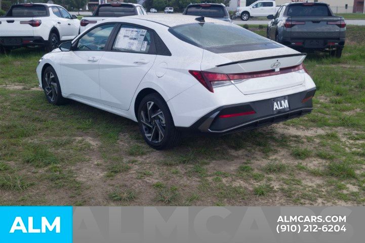 Used 2025 White Hyundai SEL Sport image 9