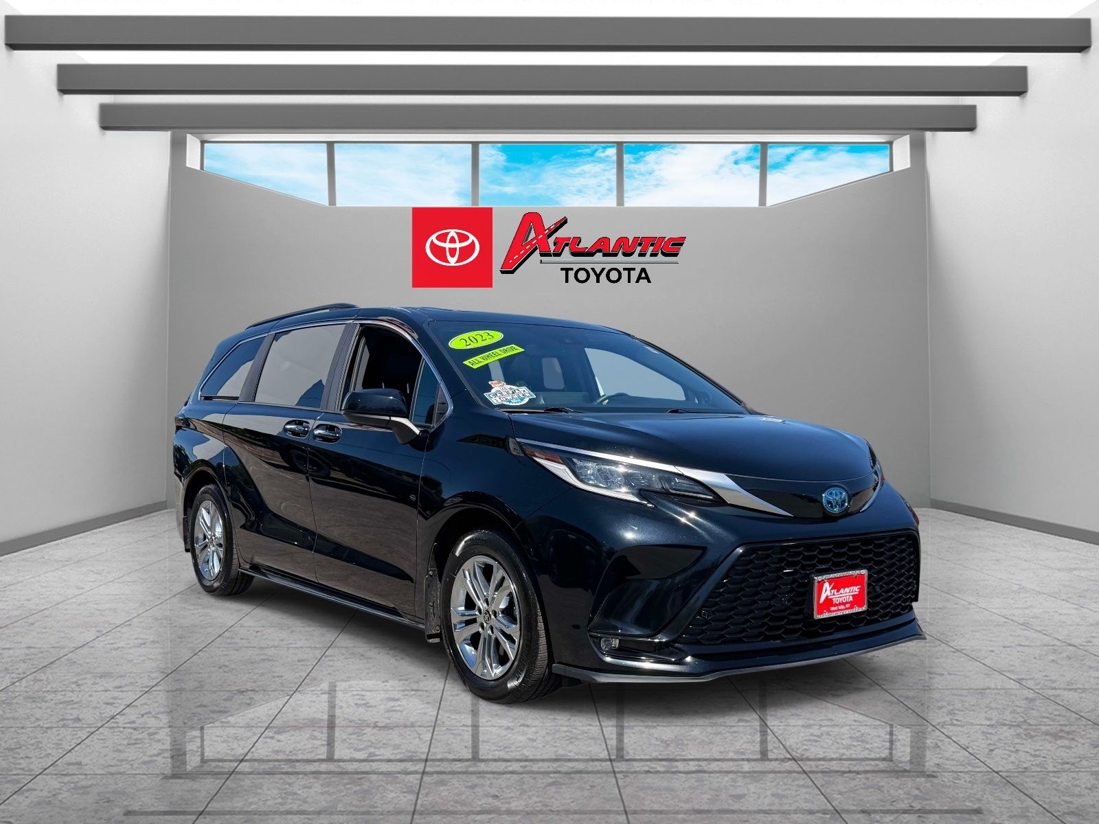 2023 Toyota Sienna XSE 7-Passenger Hybrid AWD's photo