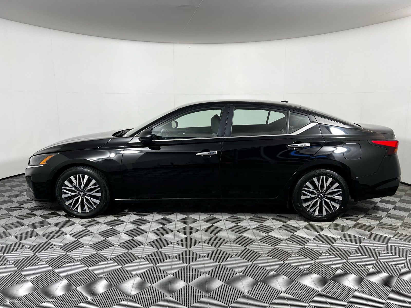 Thumbnail: 2024 Nissan Altima - 8