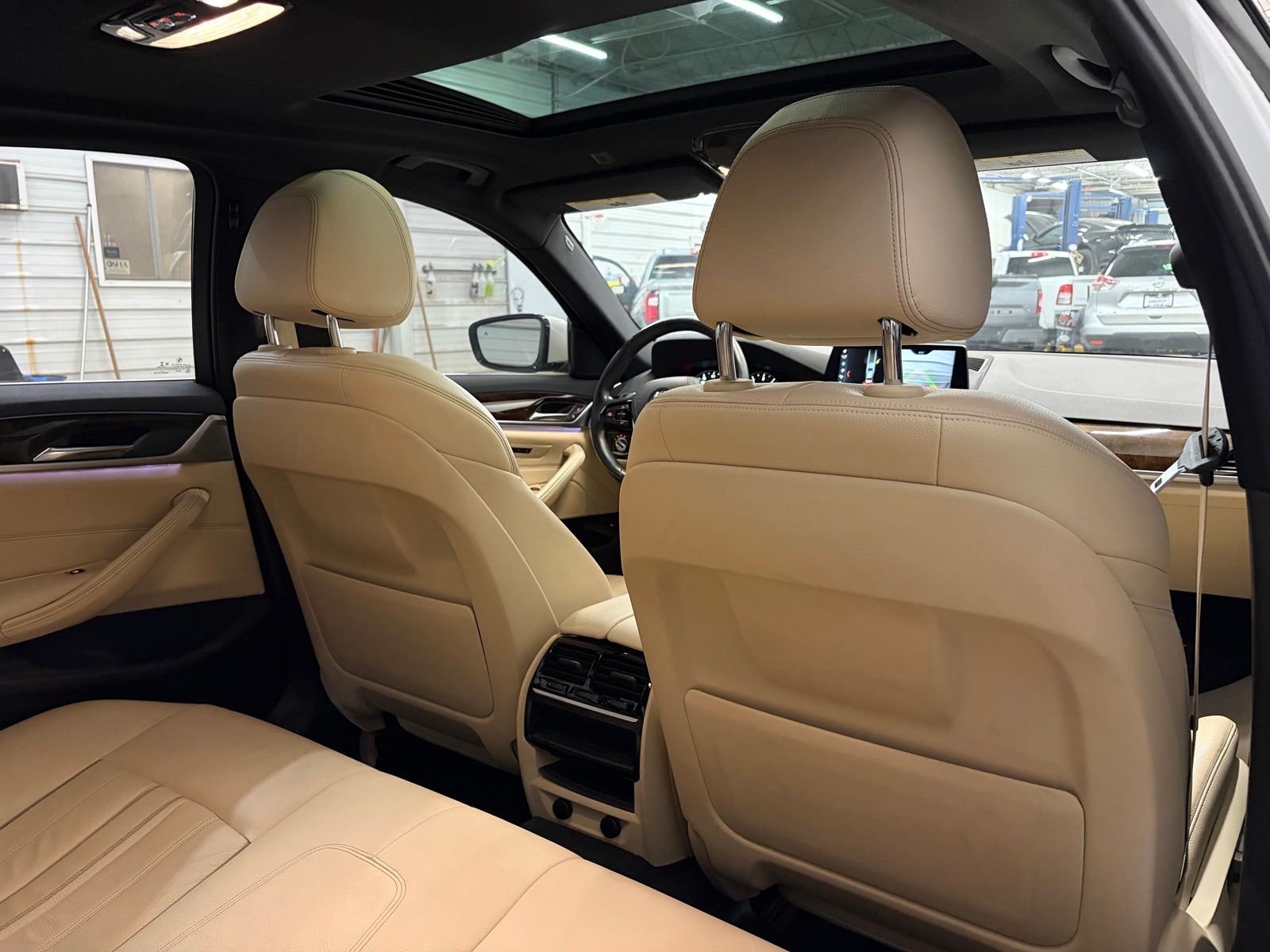 2018 BMW 5 Series 530i - Photo 31