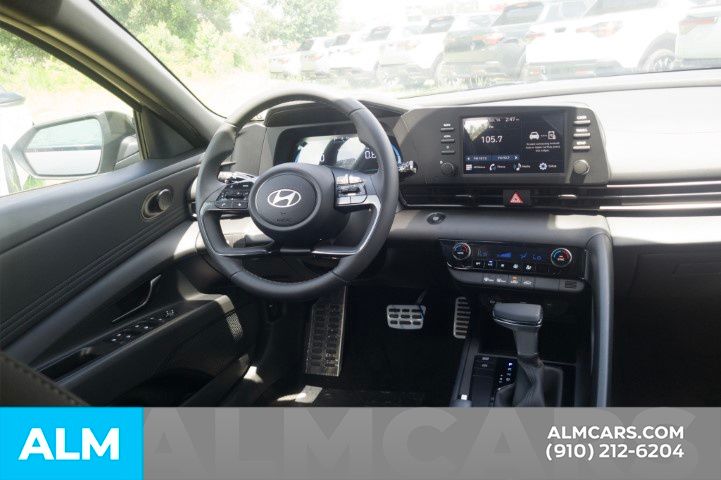 Used 2025 White Hyundai SEL Sport image 20