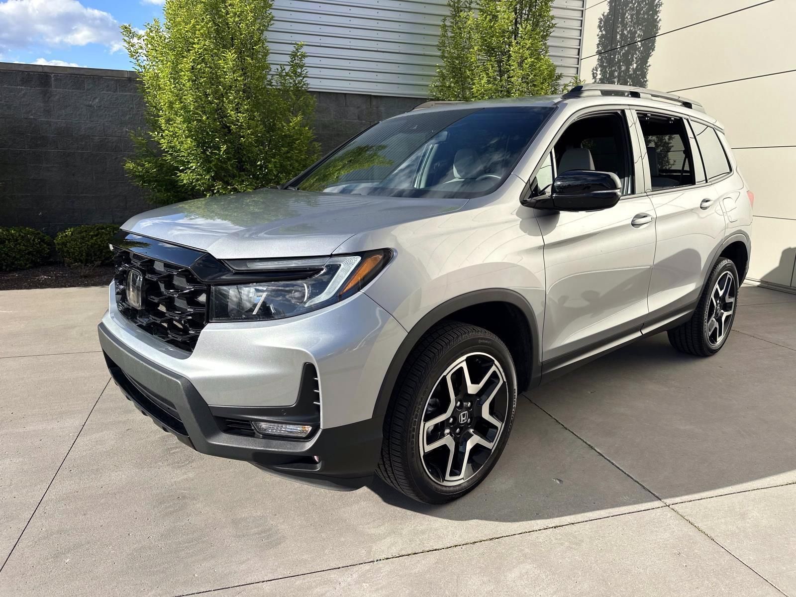 Lunar Silver Metallic 2022 Honda Passport Elite AWD SUV / Crossover All-Wheel Drive 9-Speed Automatic