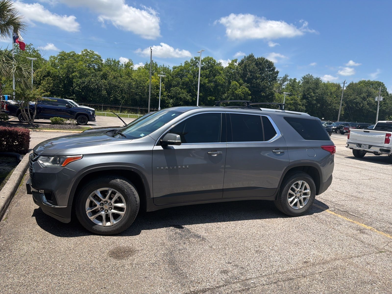 Gray (Satin Steel Metallic) 2018 Chevrolet Traverse LT Cloth FWD SUV / Crossover Front-Wheel Drive 9-Speed Automatic
