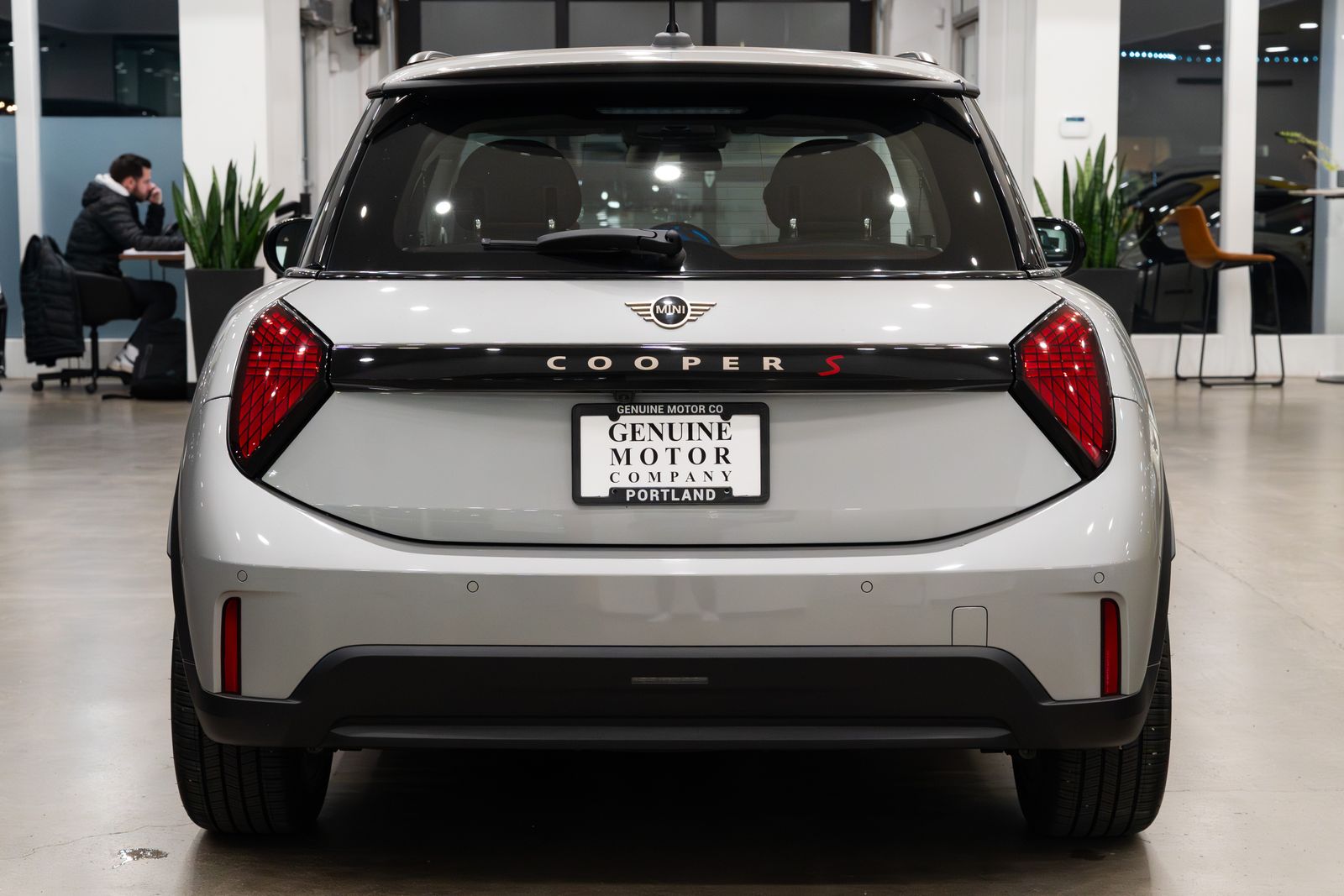 View vehicle photo 5