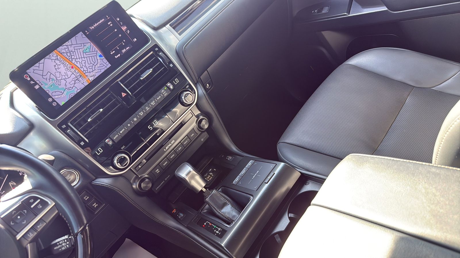 Used 2023 Black Lexus 460 image 20