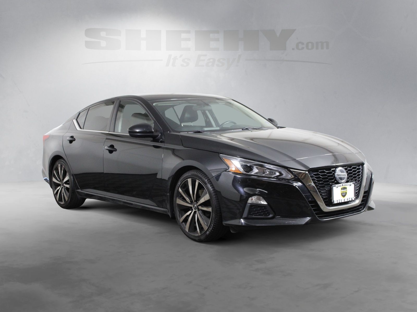 Used 2019 Black Nissan 2.5 SR image 2