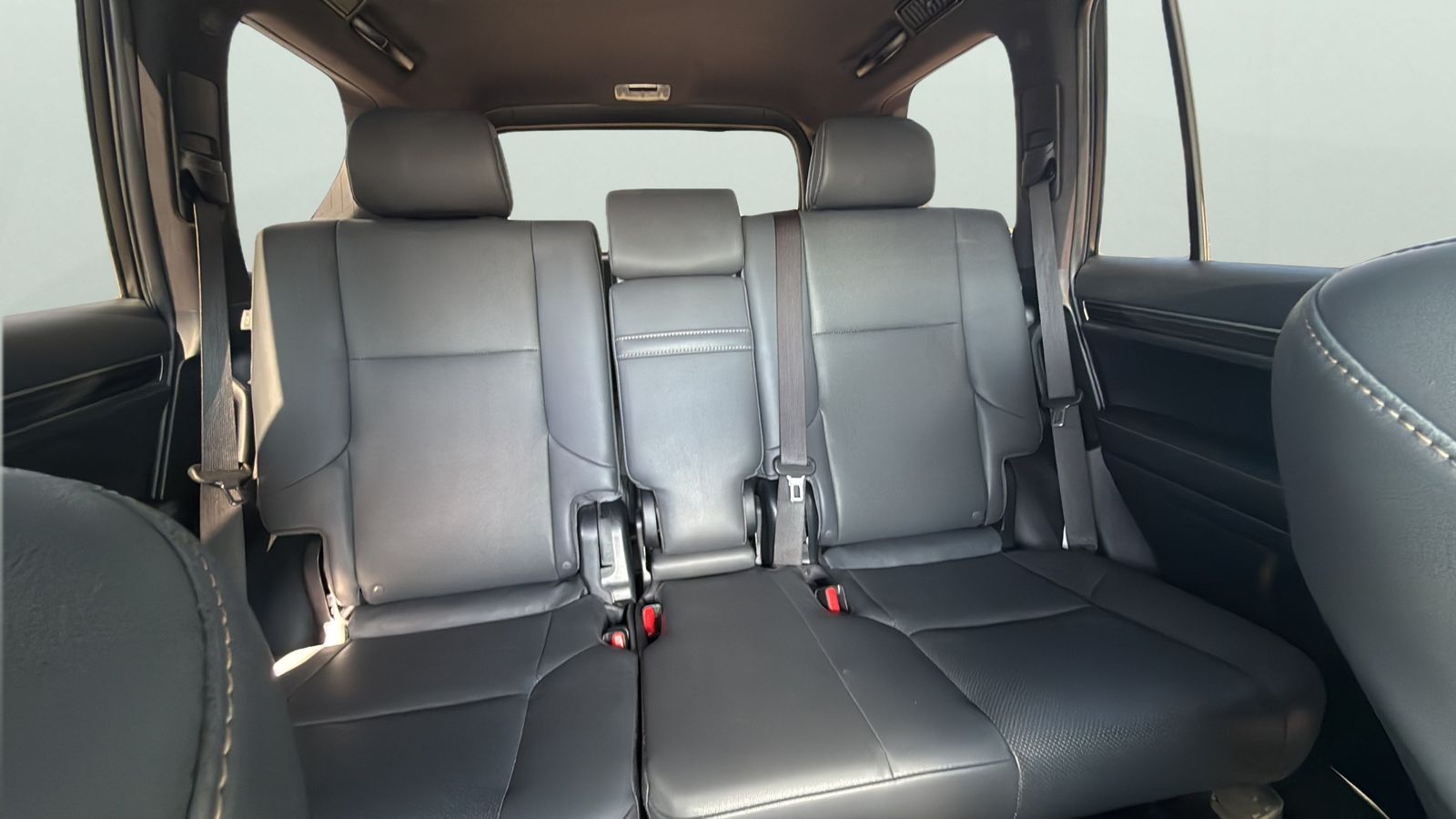 Used 2023 Black Lexus 460 image 25