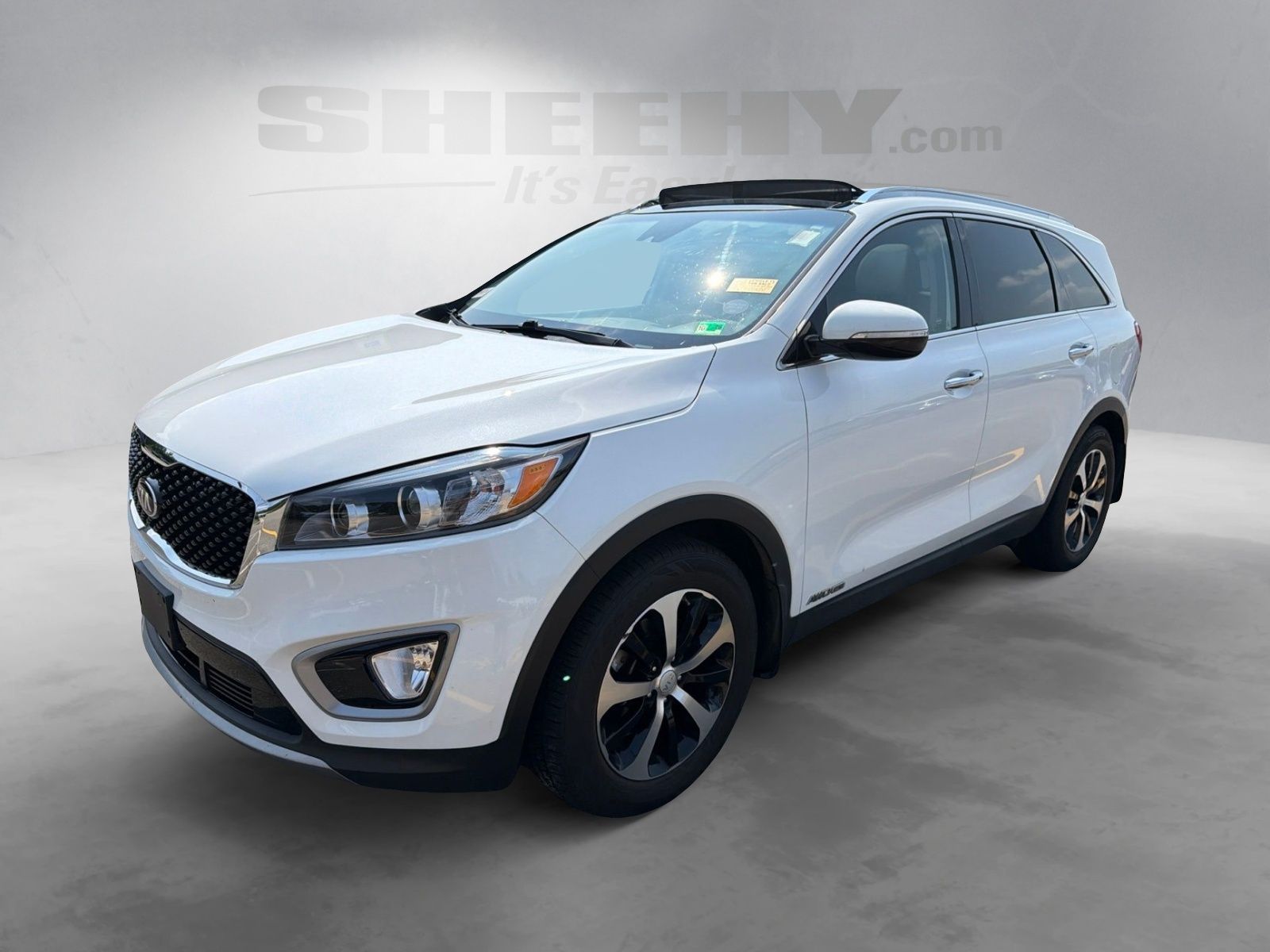 Used 2018 White Kia EX image 17