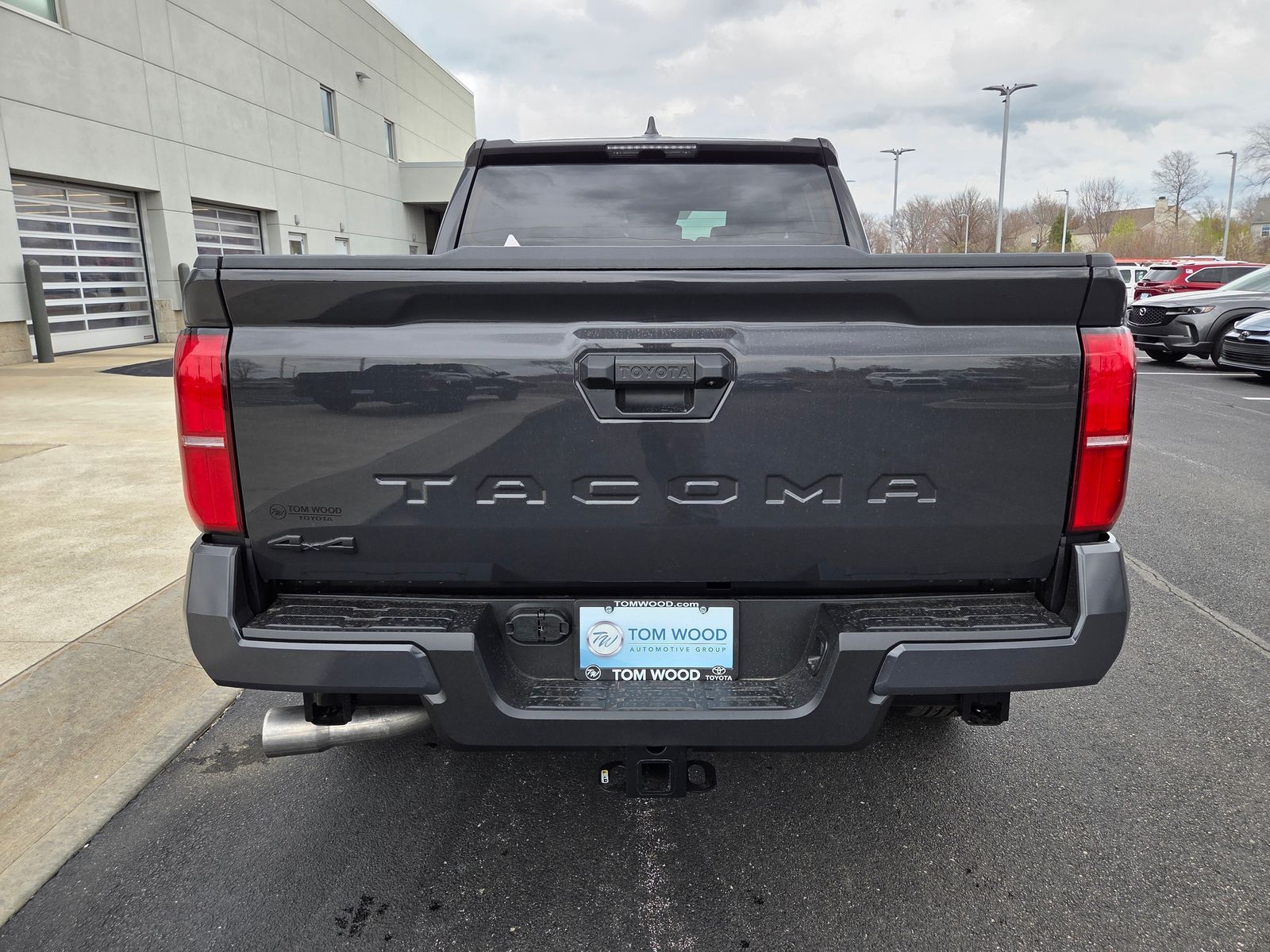 View vehicle photo 7