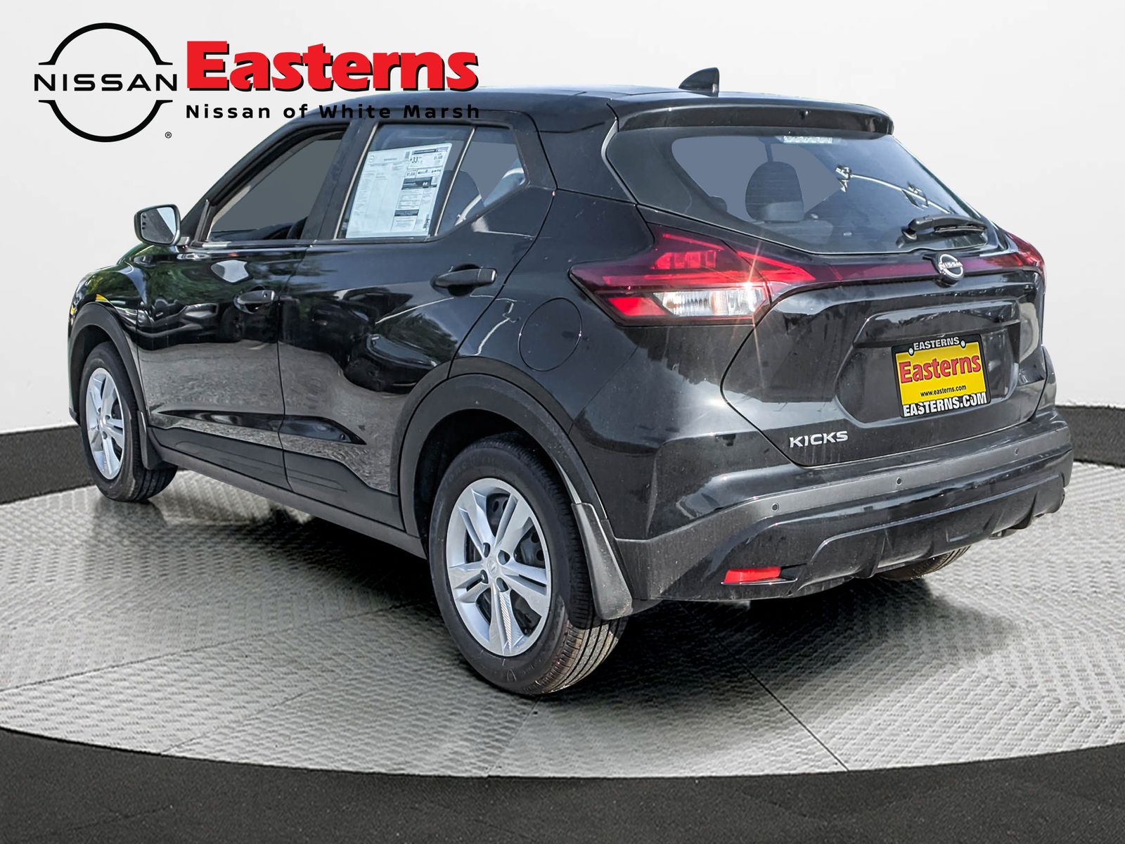 2025 Nissan Kicks Play S photo 2