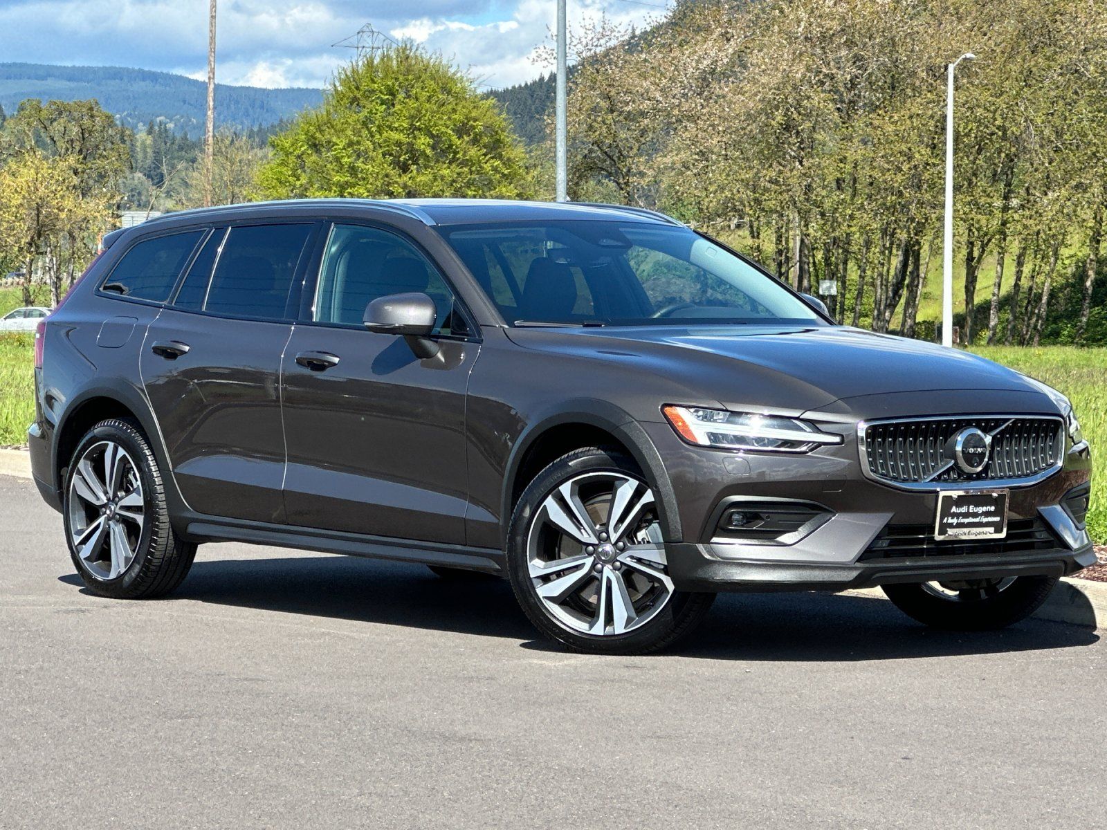 2025 Volvo V60 Cross Country