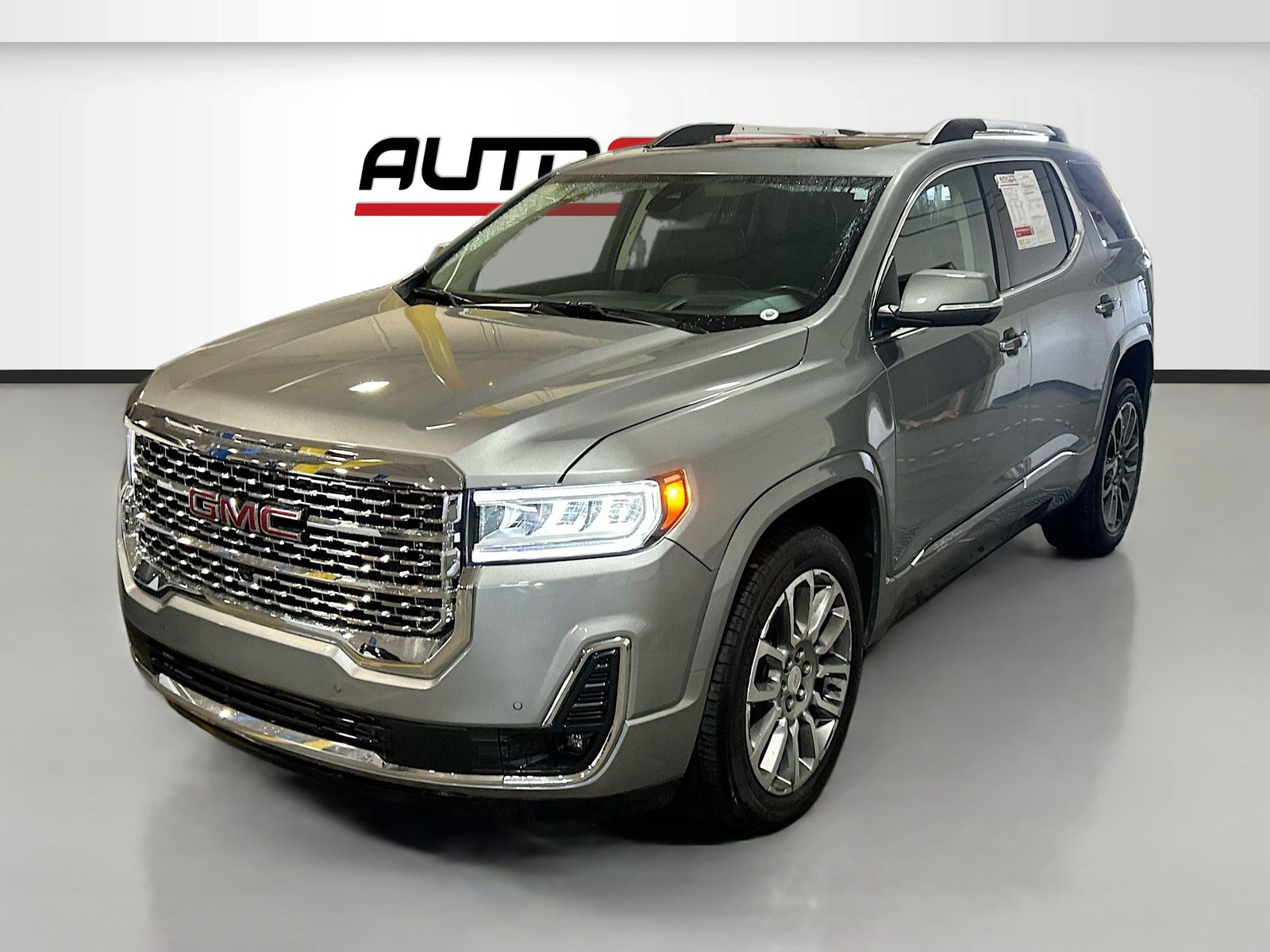 Used 2023 Silver GMC Denali image 3