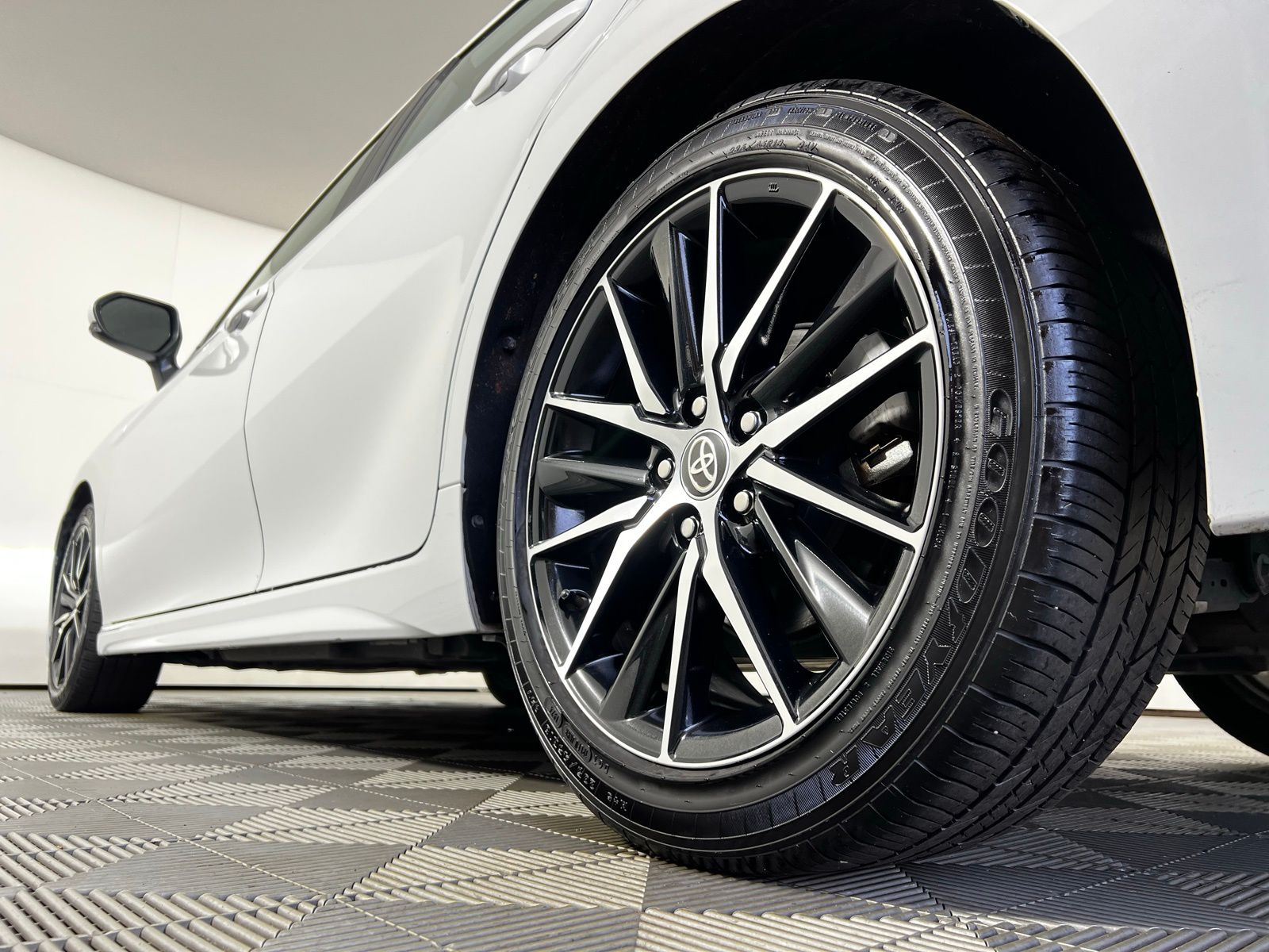 Thumbnail: 2023 Toyota Camry - 22