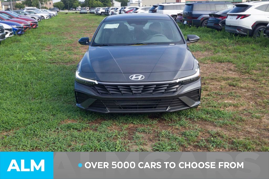 Used 2025 Gray Hyundai SEL Sport image 2