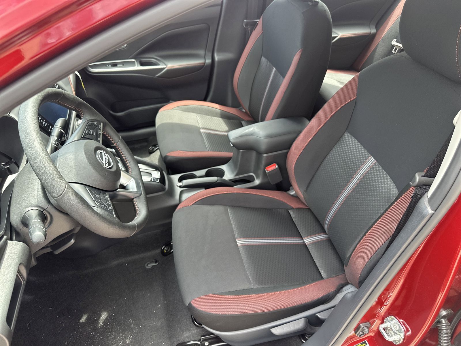 2025 Nissan Versa 1.6 SR photo 16