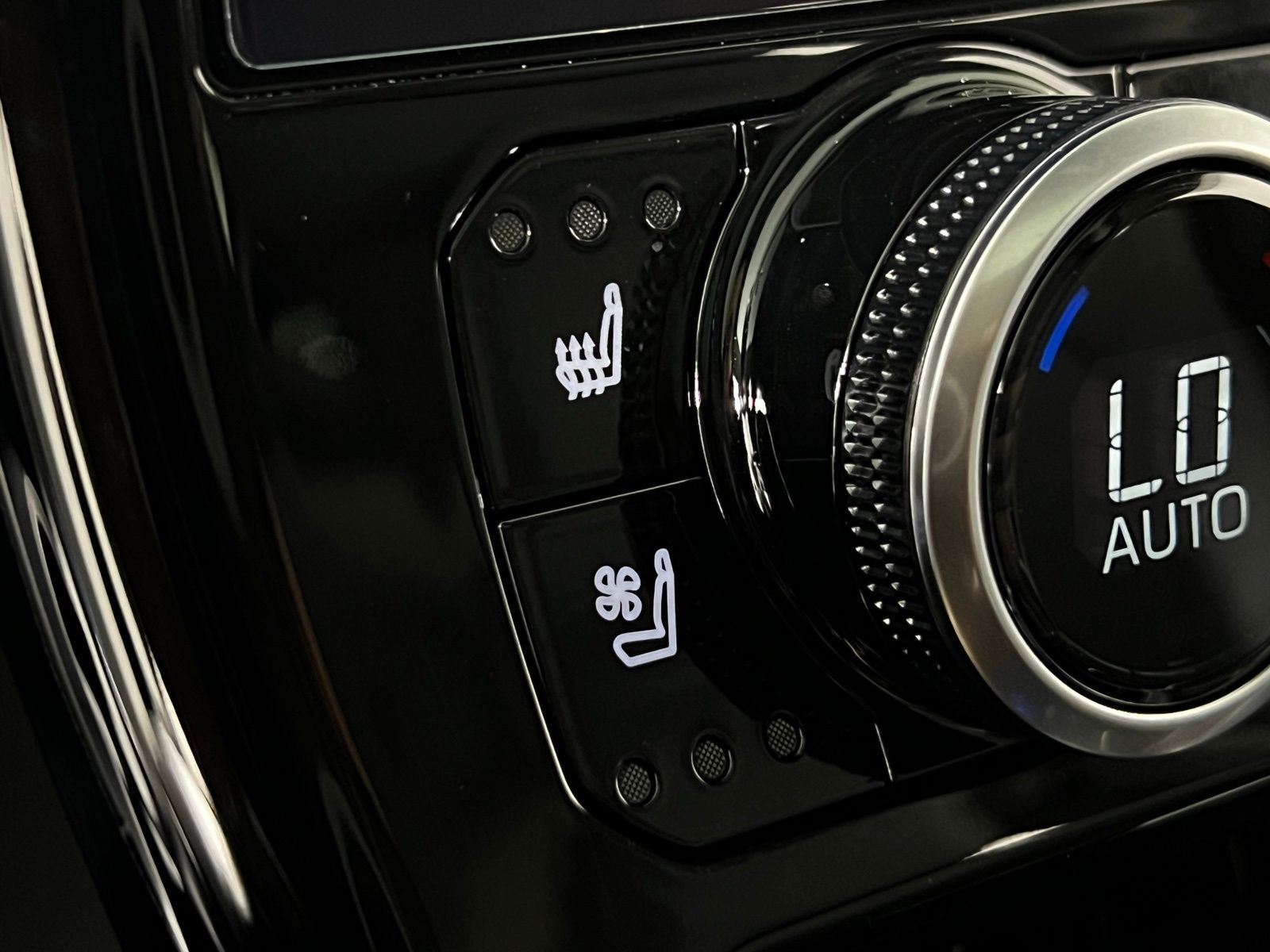 Thumbnail: 2026 Toyota Highlander - 21