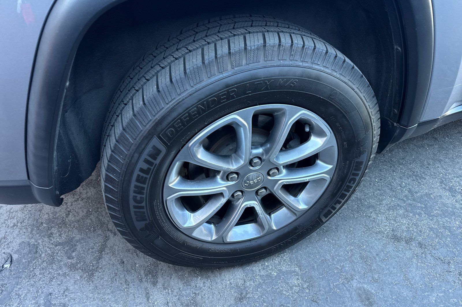 View vehicle photo 4