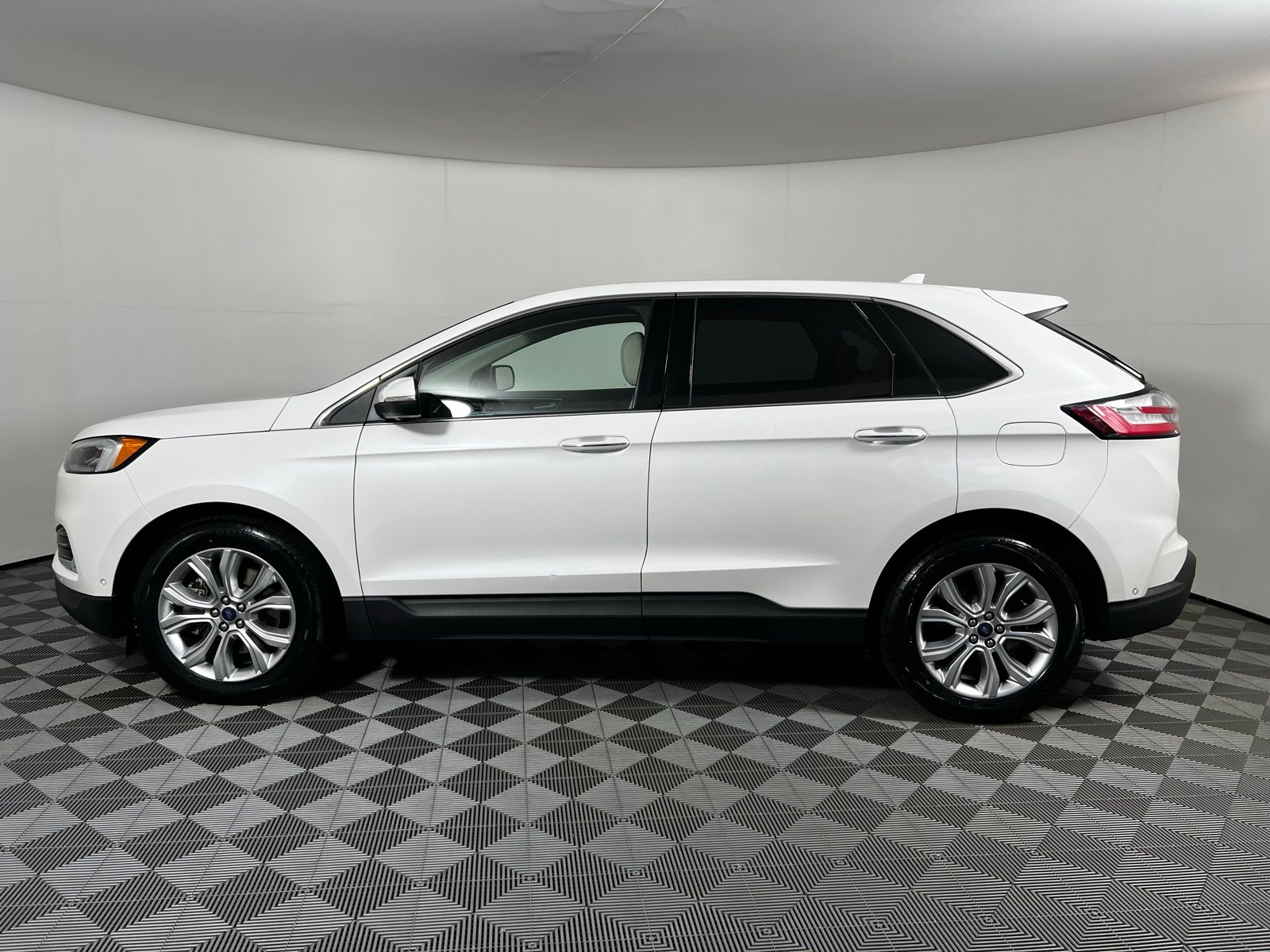 Thumbnail: 2020 Ford Edge - 8