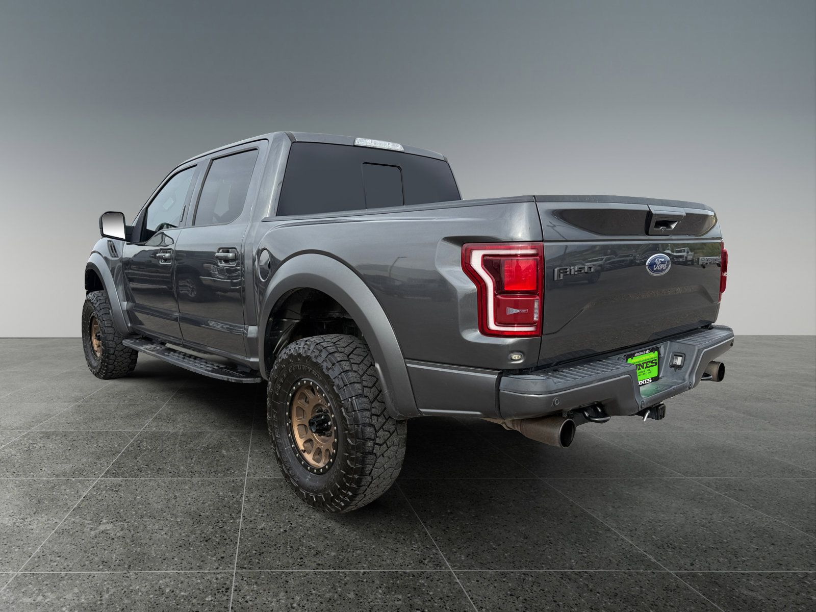 View vehicle photo 4
