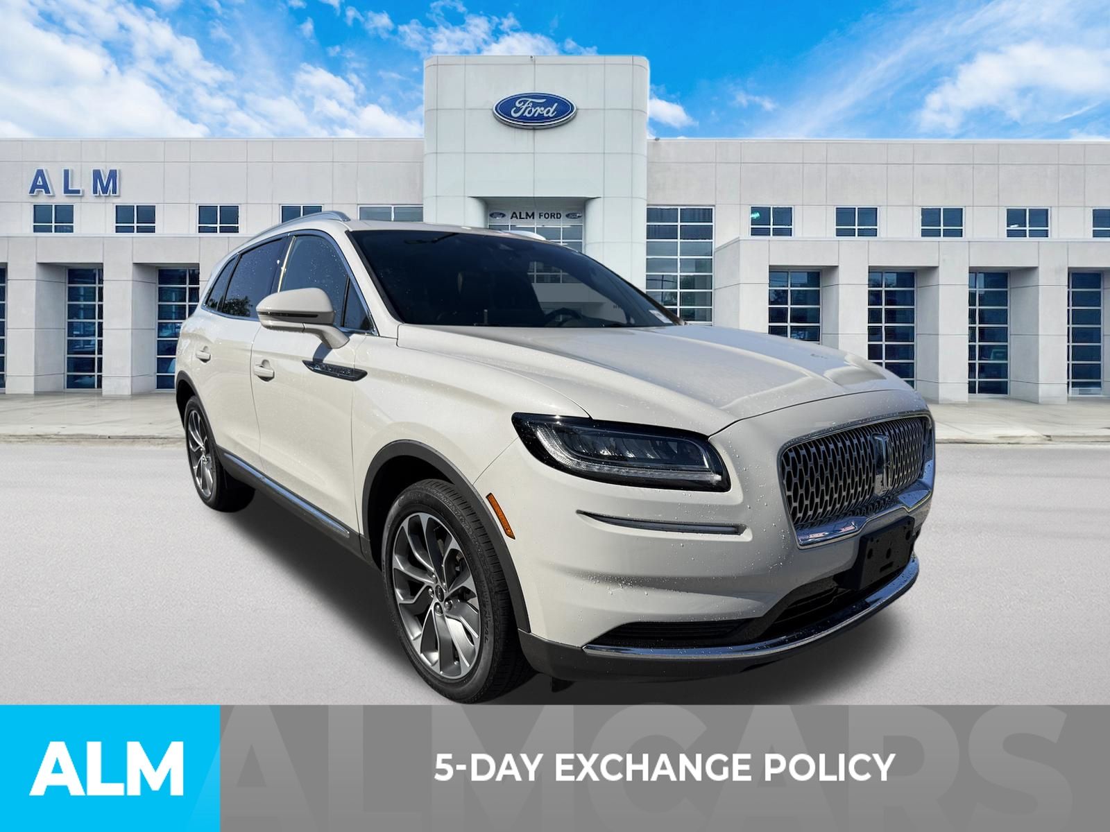 Used 2023 White Lincoln Reserve image 3