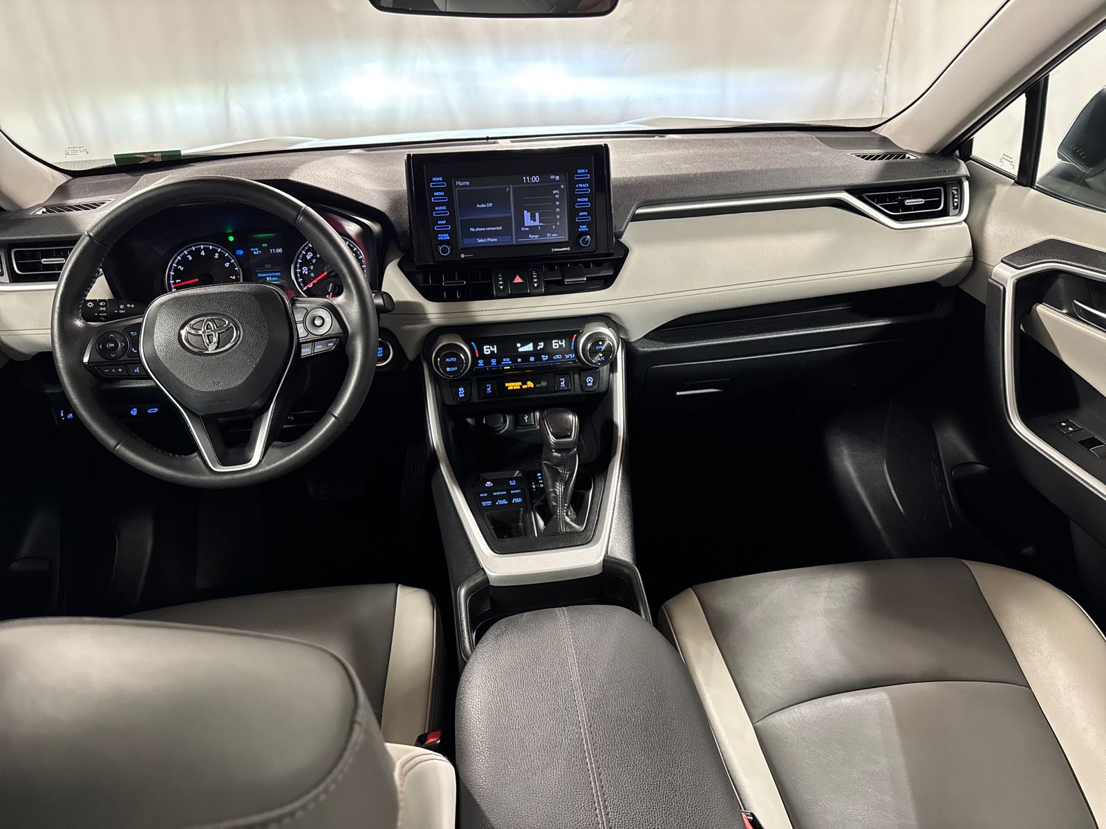 View vehicle photo 4