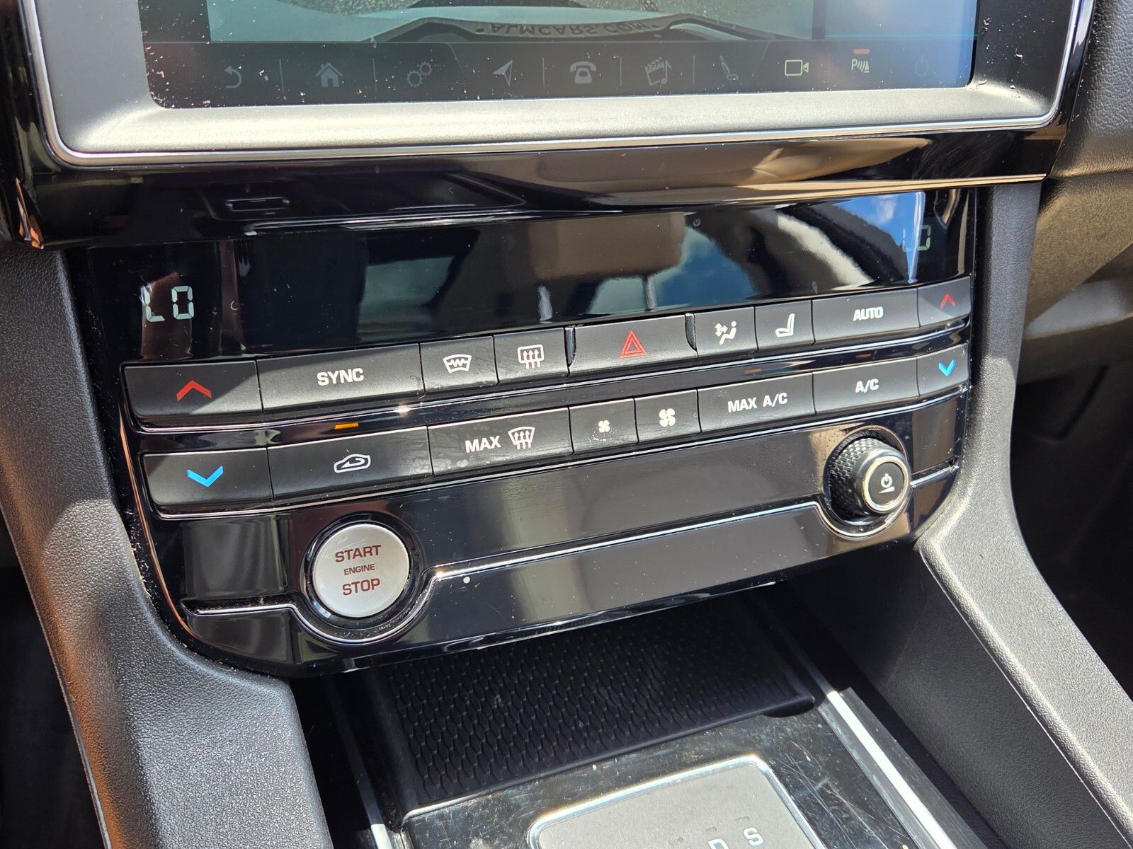 Used 2019  Jaguar 25t image 23