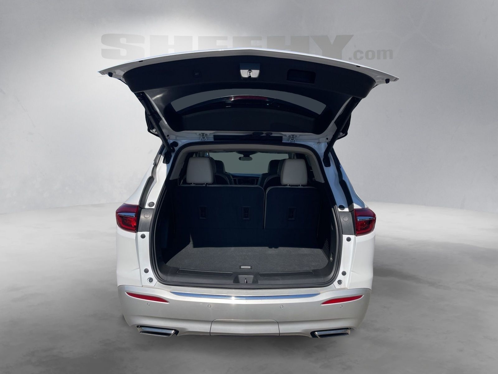 Used 2018 White Frost Buick Premium Group image 10
