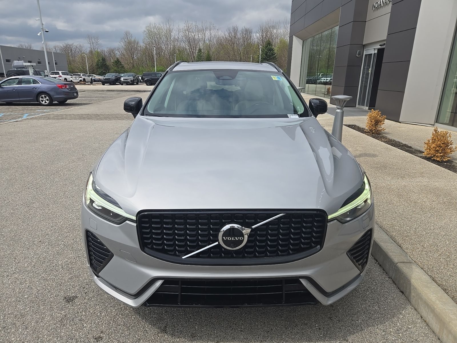 View vehicle photo 3